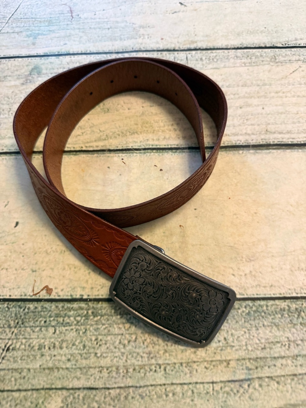 Vinatge 1995 fossil tooled leather western silver belt buckle belt. S